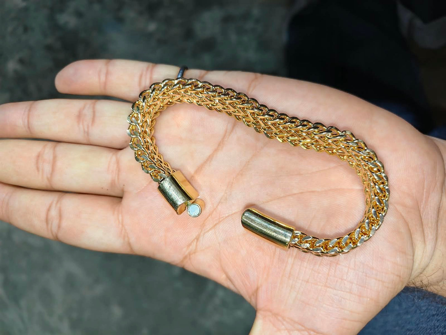 Luxury Golden Chain Bracelet Ad